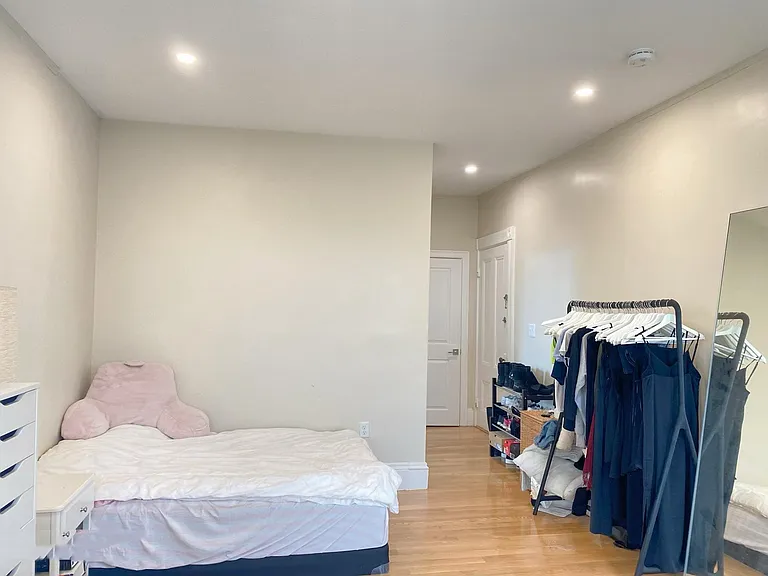 18 Grand View Ave #6 — Photo 8