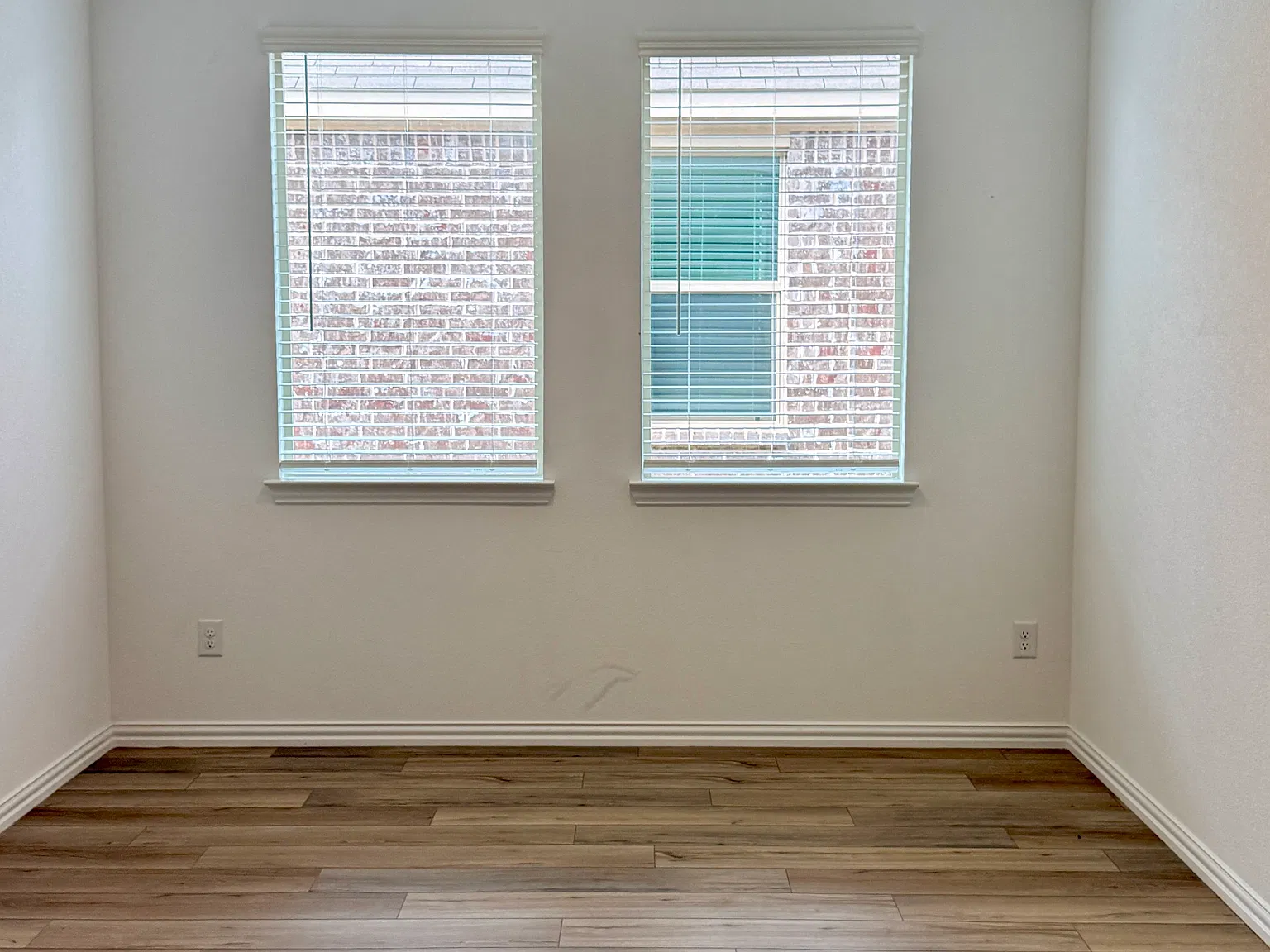 4 bed, 1996 sqft, $2,200 — Photo 3
