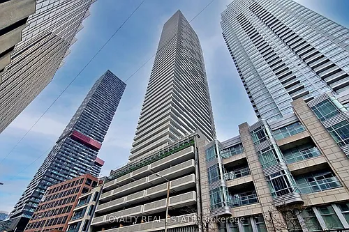 2221 Yonge St Photo 1 2221 Yonge St Photo 1