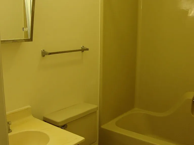 602 Washington St SE — Photo 5