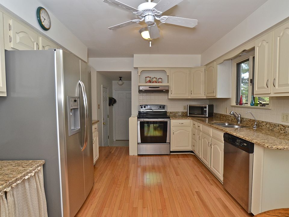 2nd image of 826 Rosemont Ringoes Rd