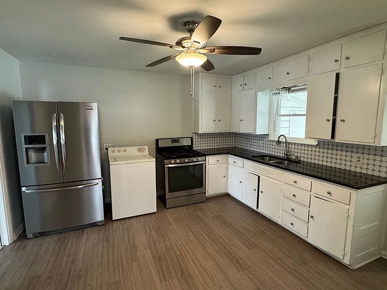 4216 Hillcrest Dr — Photo 10