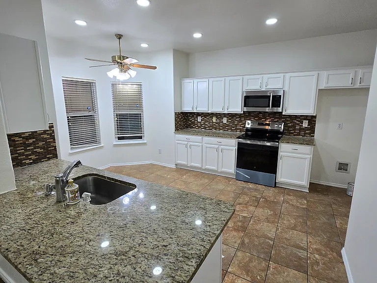1207 Bellcrest Dr — Photo 3