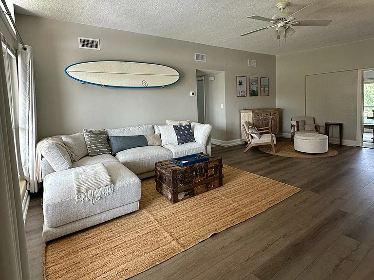 16 N Venetian Way — Photo 2
