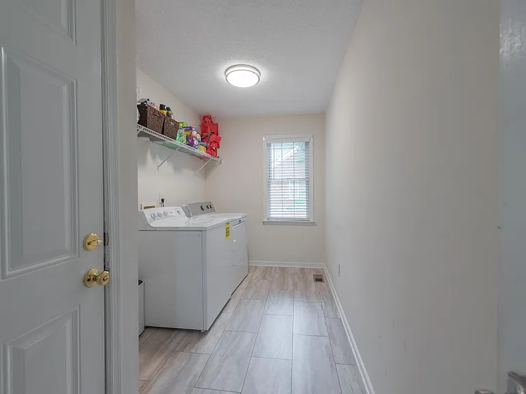 5121 Lippingham Ln — Photo 15
