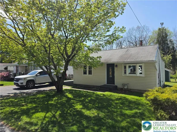 218 Lehigh St, Walnutport, PA 18088