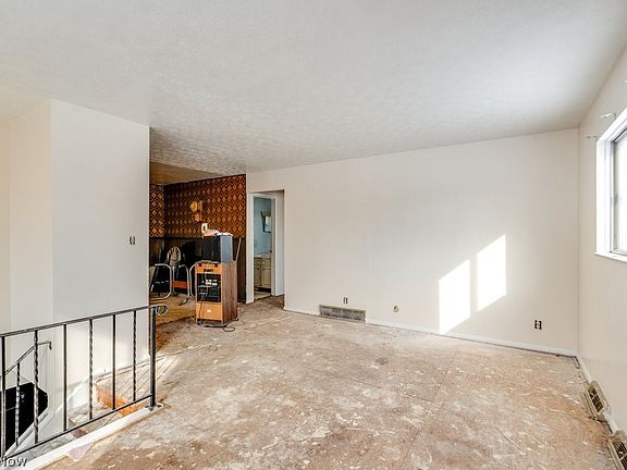 4th image of 697 Ocean Ave