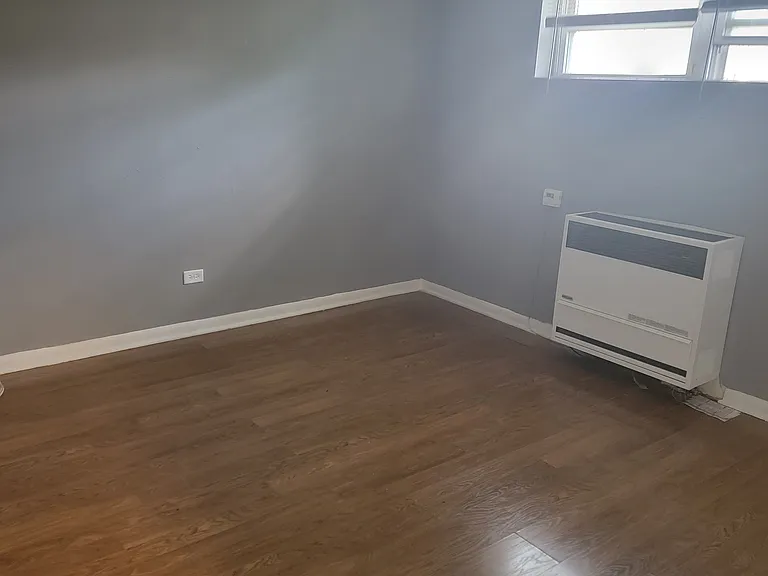 9915 S Wood St #7 — Photo 2