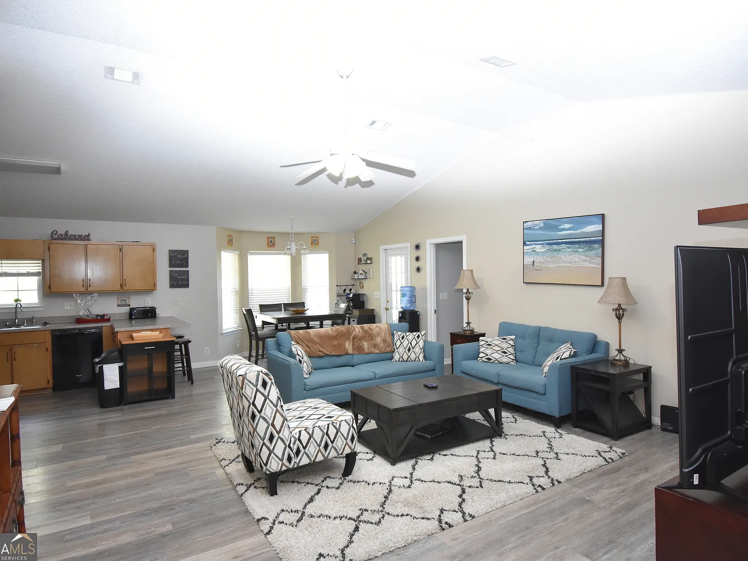 4 bed, 2.0 bath, 1714 sqft, $4,300 — Photo 3