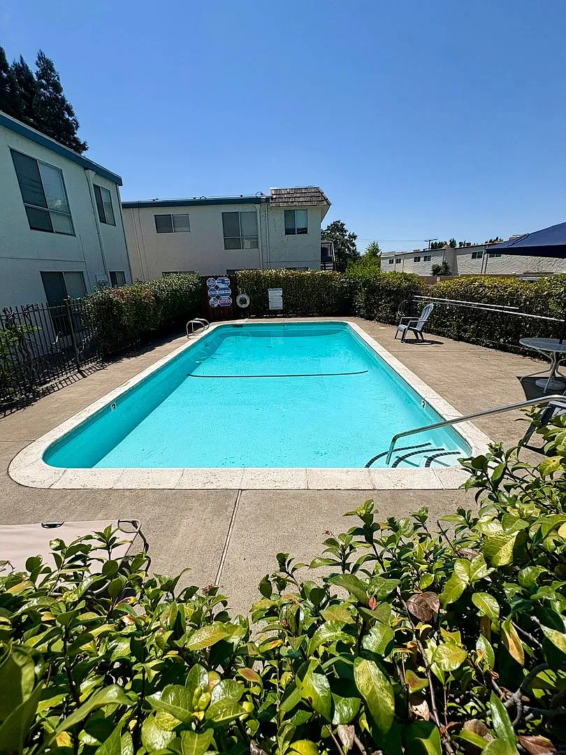 Arden Oaks Apartments — Photo 3