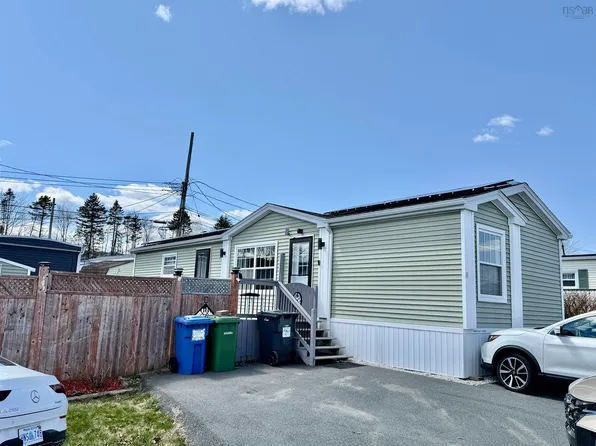 8 Wilson Ave, Dartmouth, NS B2Y 2B3