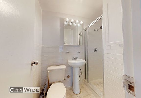 3rd image of 37 E 65th St #3D