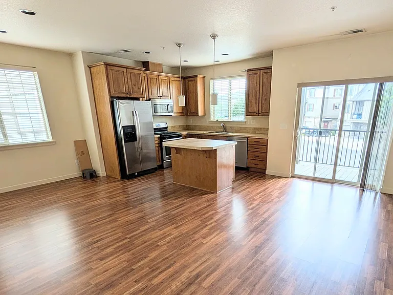 7919 NW Rockne Way — Photo 1