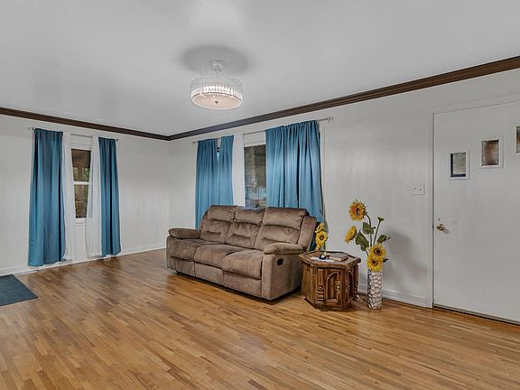 5th image of 1020 Becker Ave SE