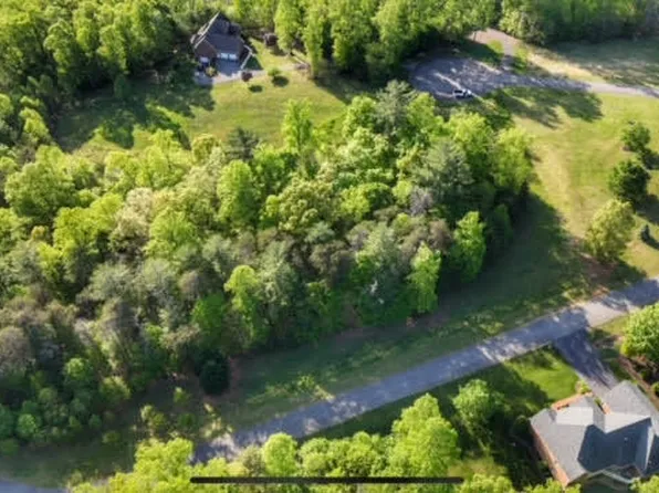 28 Freedom Ln, Wirtz, VA 24184