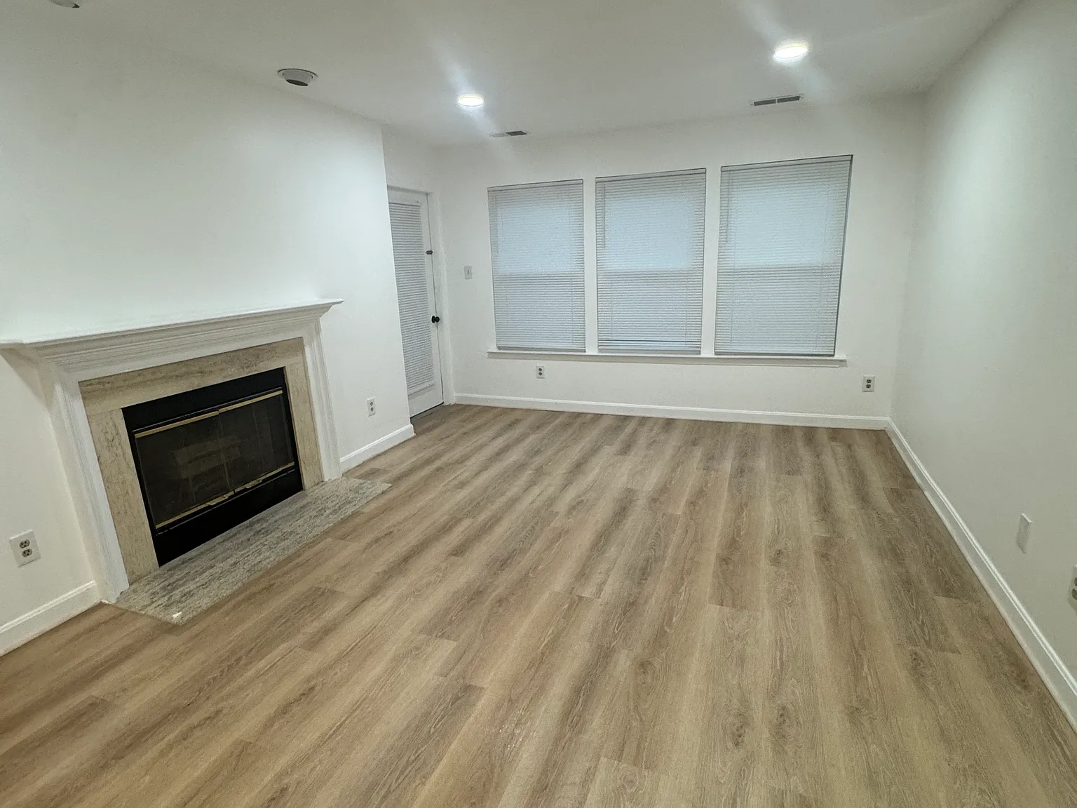 2 bed, 939 sqft, $1,750 — Photo 2