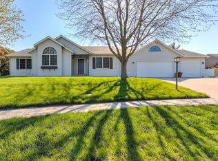 307 Kipling Dr, Monticello, IL 61856