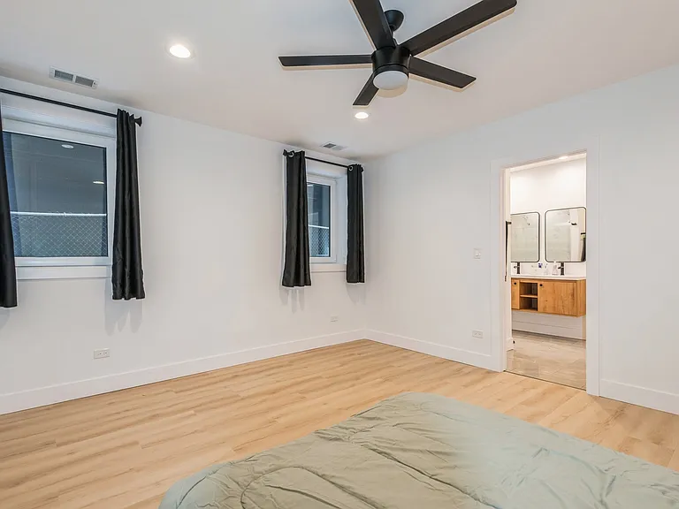 1535 W Estes Ave #G — Photo 13