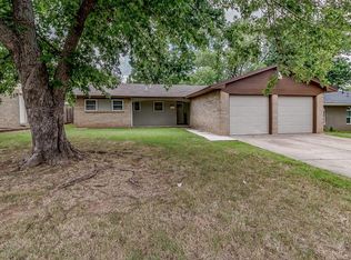 904 Ridgeway Dr, Yukon, OK 73099