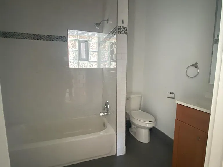 2022 S Ashland Ave #2 — Photo 5