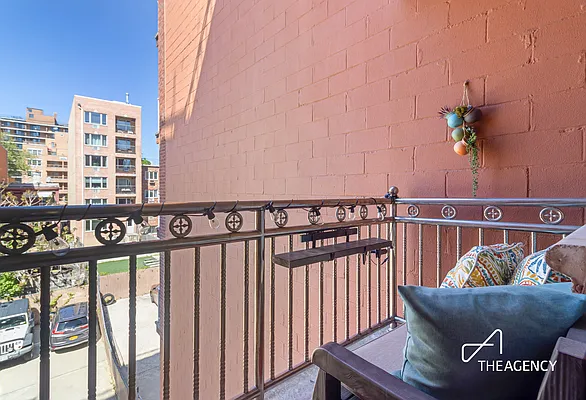 Sold by The Agency | media 44