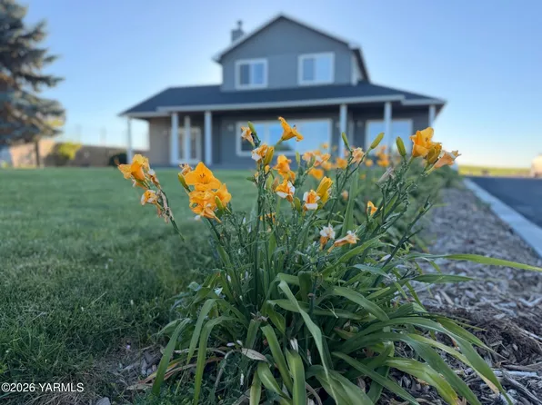 5060 Lombard Loop Rd, Zillah, WA 98953