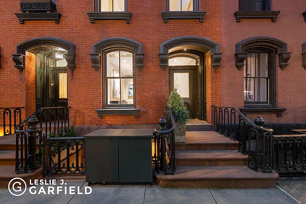 Sold by Leslie J. Garfield | media 25