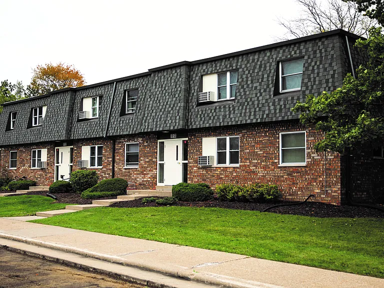 370 N Tratt St — Photo 25
