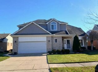 42472 Sheridan Dr, Clinton Township, MI
