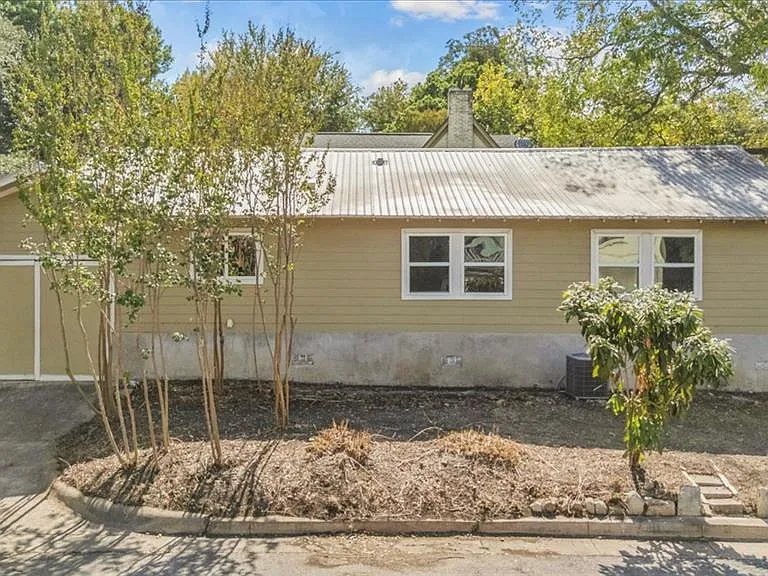 1801 Travis Heights Blvd — Photo 10