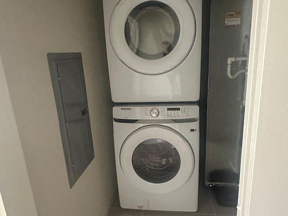 4th image of 6153 N Ceylon St #208