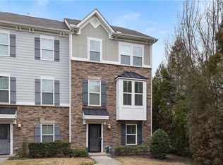 615 Dupree Ln, Chesapeake, VA 23324