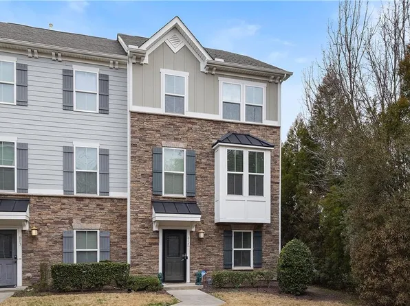 615 Dupree Ln, Chesapeake, VA 23324