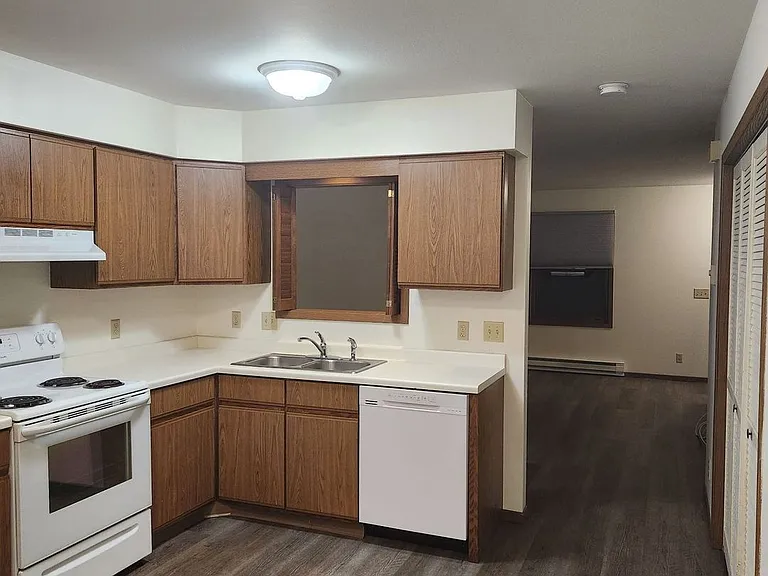 2502 Sessions St — Photo 3