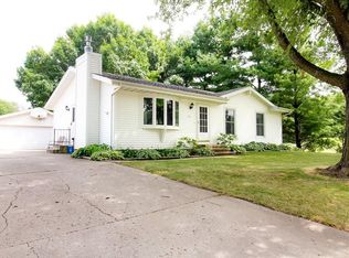 1314 Grande Ave, Center Point, IA 52213