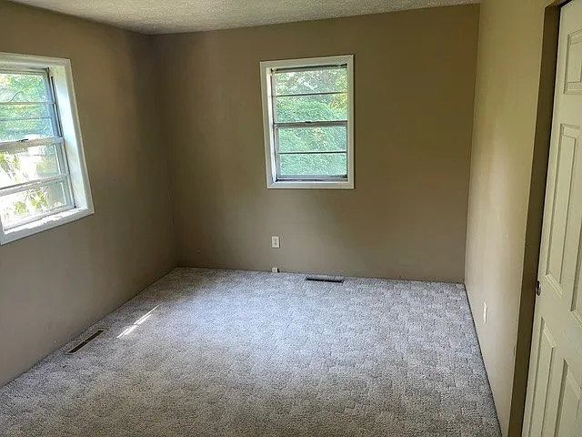 2451 S Meadowbrook Ave — Photo 5