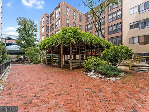 3rd image of 301 Race St #-215