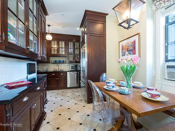 5th image of 215 W 90th St APT 6E