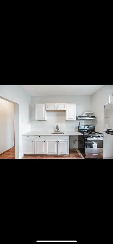3 bed, 1.5 bath, 1000 sqft, $3,000 — Photo 2