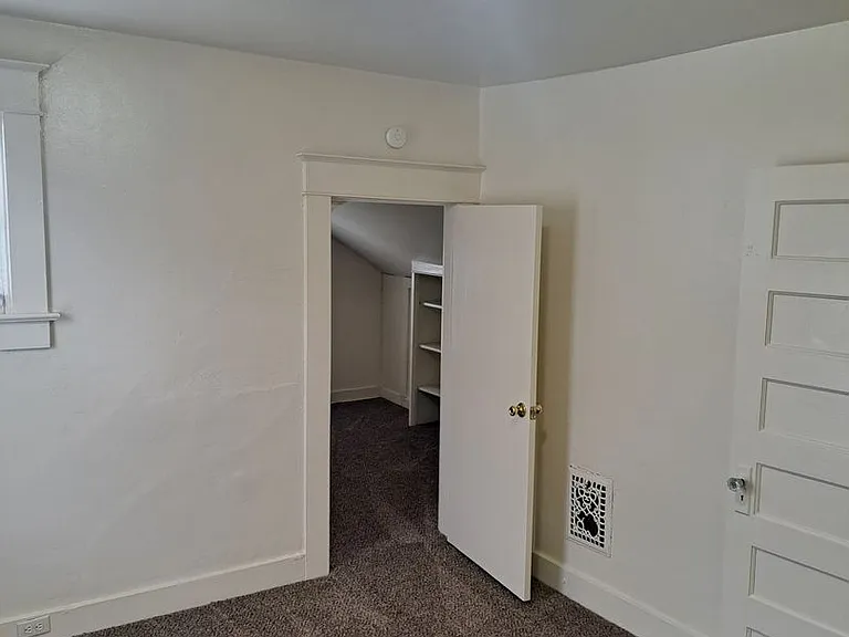 1133 Edgewater Ave — Photo 8