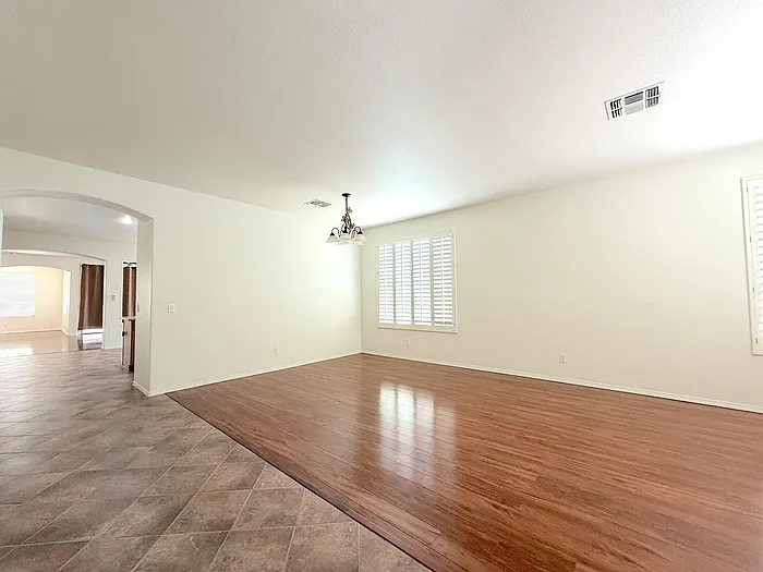 3 bed, 2.0 bath, 2209 sqft, $2,800 — Photo 4