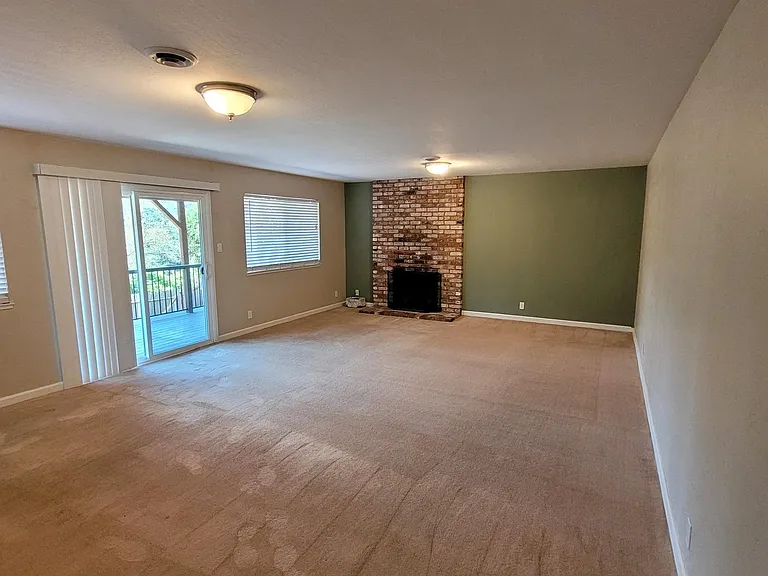 2027 Nina Ct — Photo 2
