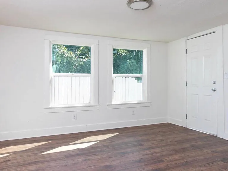 167 E Barnett St — Photo 6