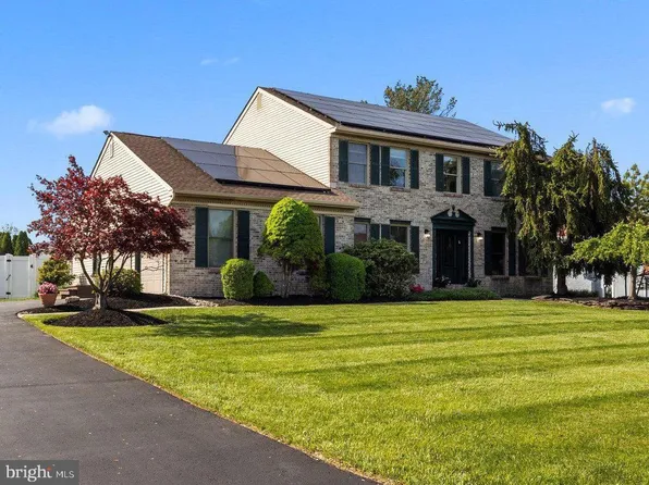 65 Hals Dr, Upper Holland, PA 19053