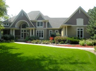 23372 Woodland Ridge Dr, Lakeville, MN 55044