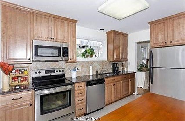 2nd image of 228 Scott St