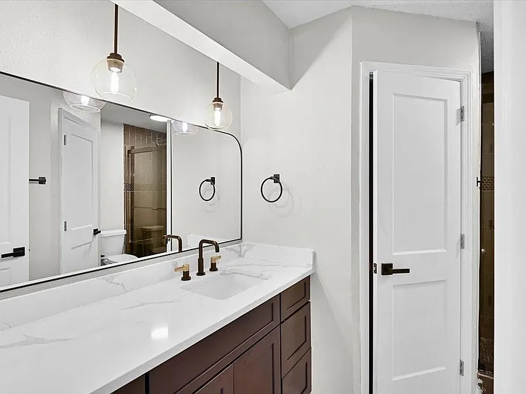 2601 Village Circle Dr — Photo 7