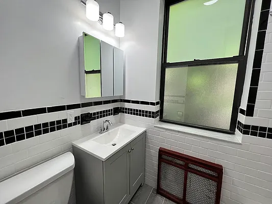 Rented by Oxford Property Group | media 7