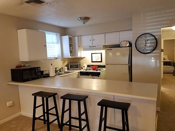 4th image of 916 Lyons St