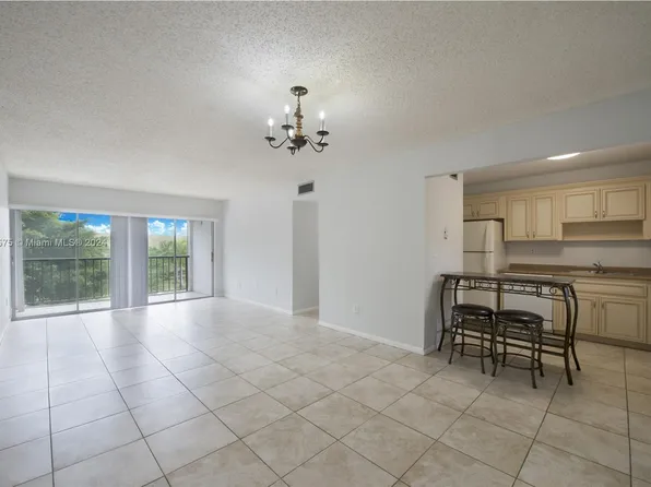 9180 Fontainebleau Blvd APT 306, Miami, FL 33172